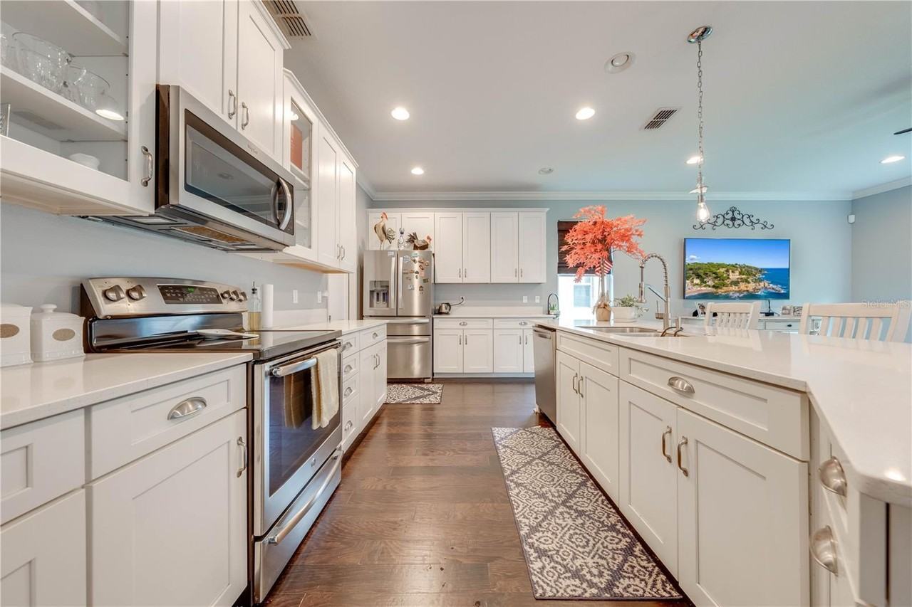 8077 Pleasant Pine Cir - Photo 5 of 49