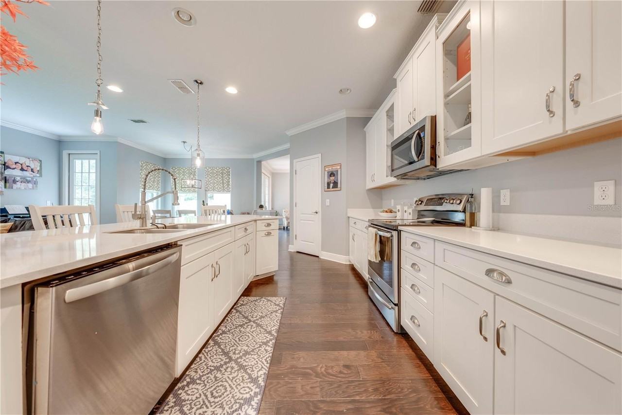 8077 Pleasant Pine Cir - Photo 6 of 49