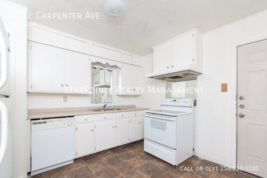 202 E Carpenter Ave - Photo 5 of 13