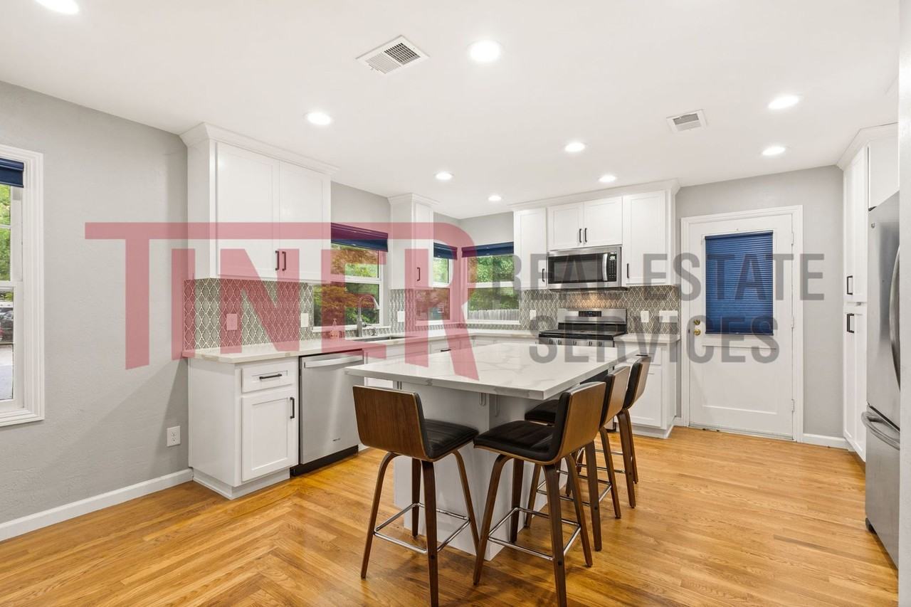 3401 62nd St - Photo 3 of 26