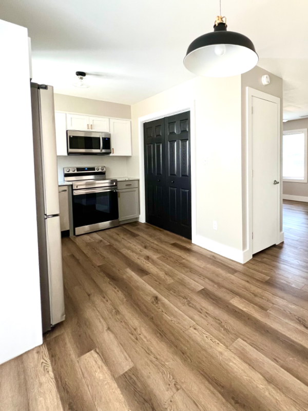 8 Portwest Townhouses #B - Photo 4 of 13