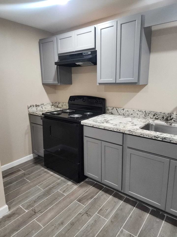 VILLAGE PARK APPARTMENT - Photo 3 of 14