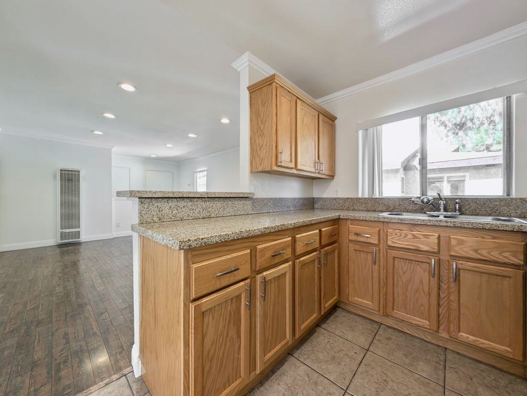 1155 Linden Ave ##3 - Photo 2 of 13
