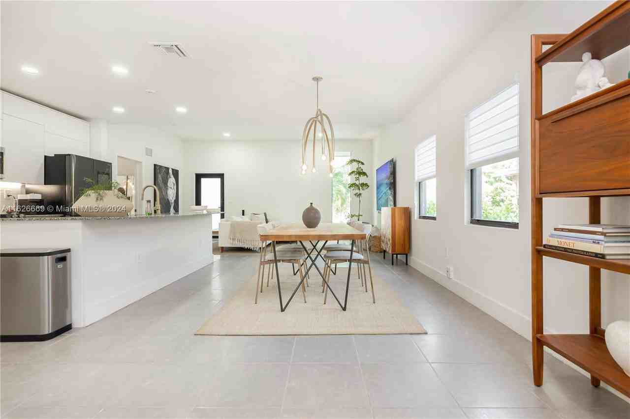 14000 Ne 16th Ct - Photo 3 of 8