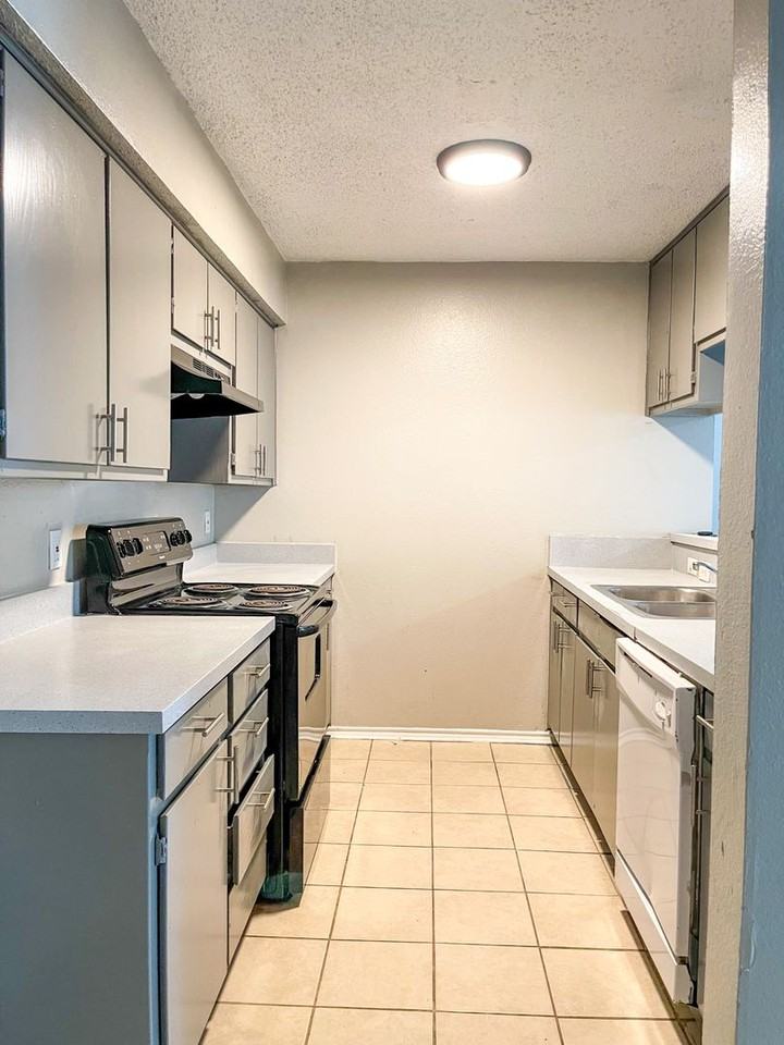 3334 Heritage Ln - Photo 2 of 9