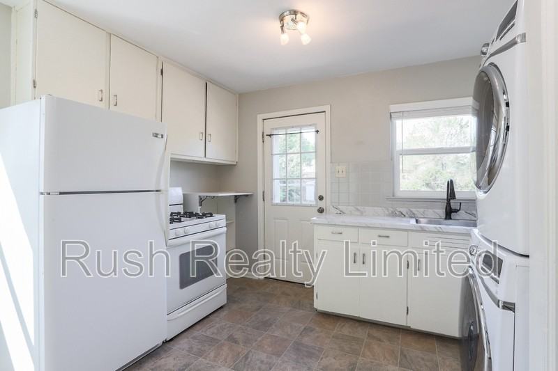 1815 S Knox Ct - Photo 4 of 22