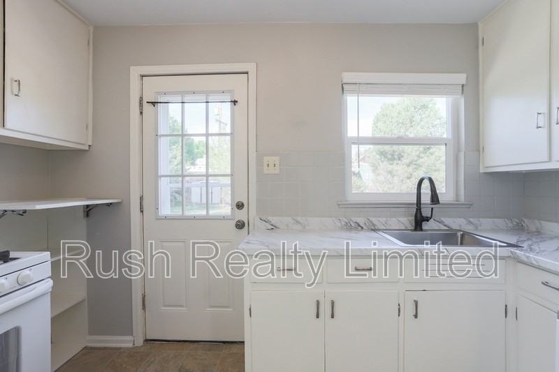 1815 S Knox Ct - Photo 7 of 22