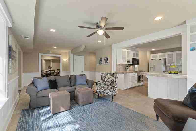 2315 Handley Dr - Photo 2 of 11