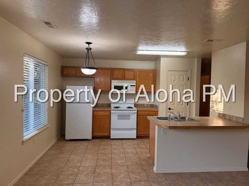 1043 W Pine Ave #4 - Photo 3 of 16