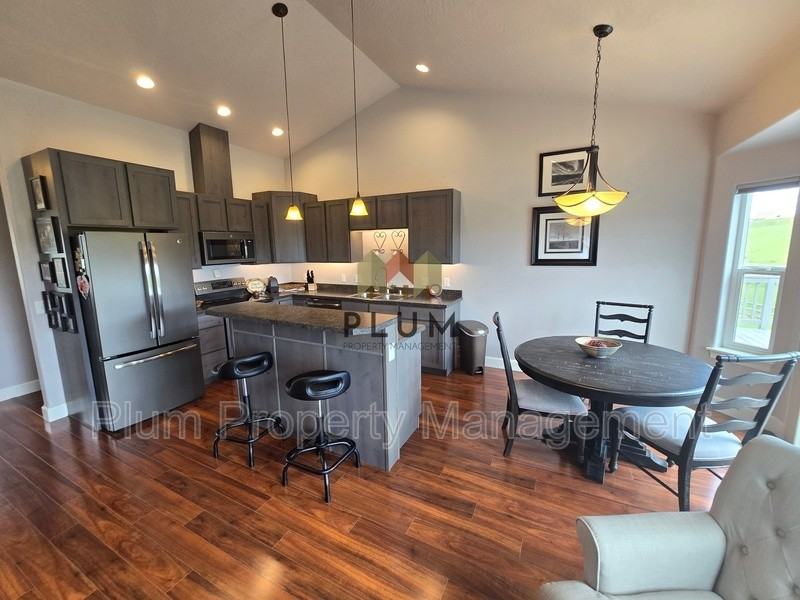 9187 Calder Rd - Photo 2 of 24