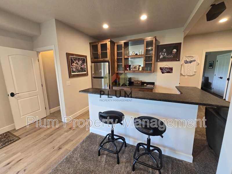 9187 Calder Rd - Photo 3 of 24