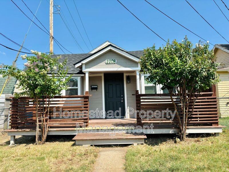 2208 N Brookline Ave - Photo 2 of 9