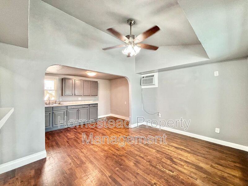 2208 N Brookline Ave - Photo 3 of 9