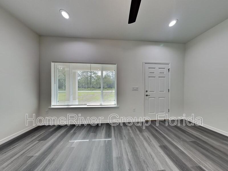 720 Nw Redwood Dr - Photo 2 of 21