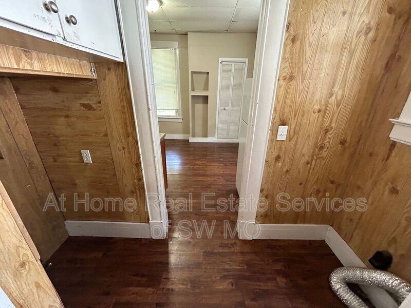 625 S Broadway Ave - Photo 4 of 13