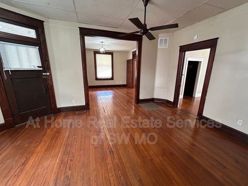 625 S Broadway Ave - Photo 7 of 13