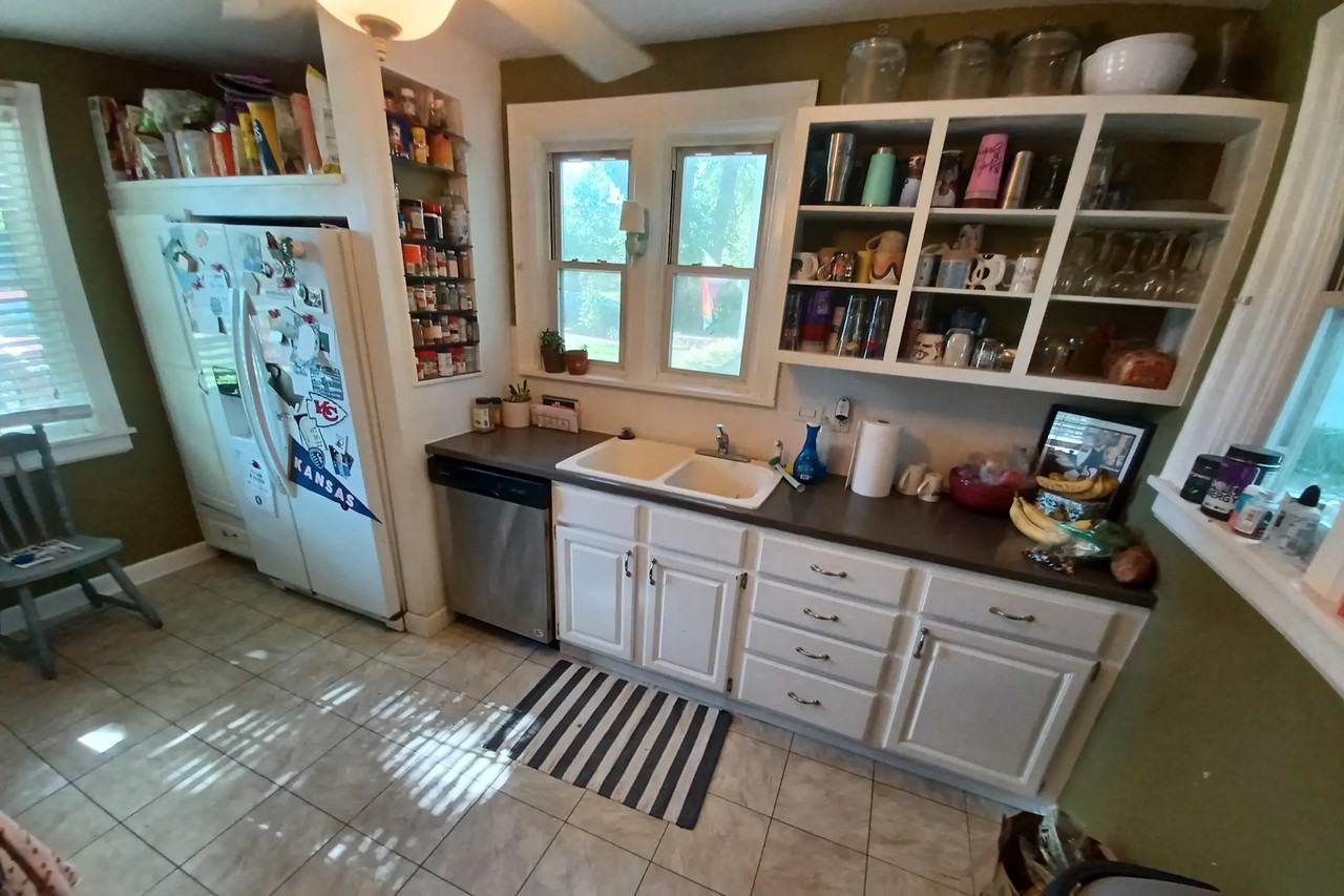 5421 Oak St - Photo 2 of 11