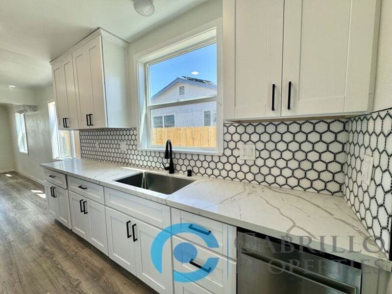 3724 Nile St - Photo 4 of 16