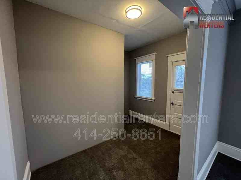 2029 N 47th St - Photo 2 of 9
