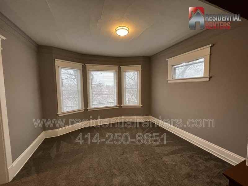 2029 N 47th St - Photo 3 of 9