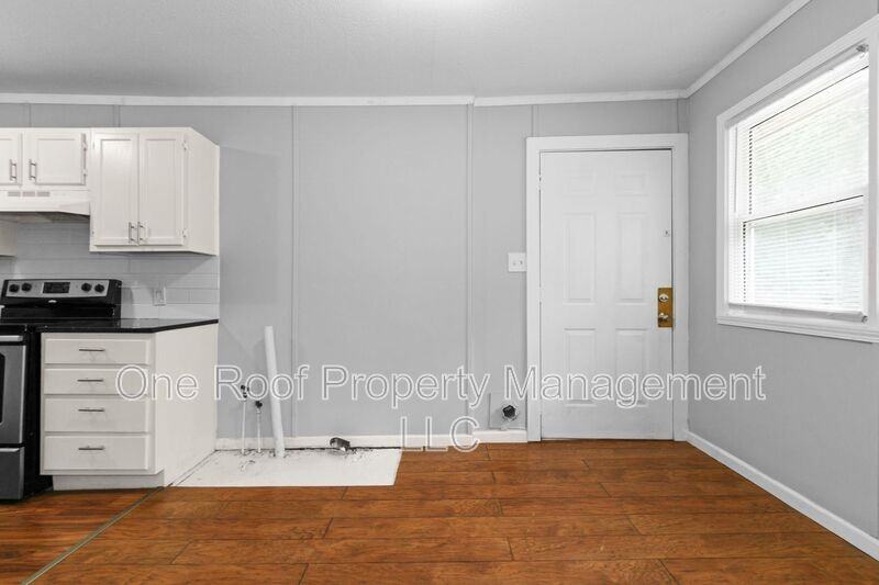 937 Metropolitan Ave #B - Photo 2 of 10