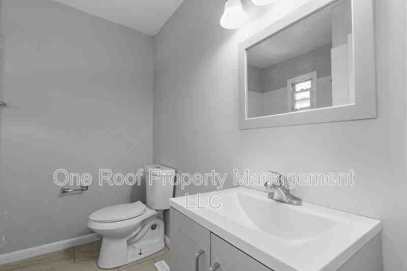 937 Metropolitan Ave #B - Photo 3 of 10