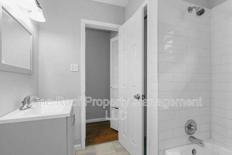 937 Metropolitan Ave #B - Photo 4 of 10