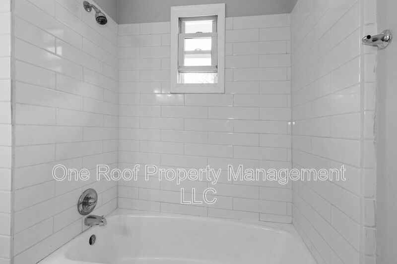937 Metropolitan Ave #B - Photo 5 of 10