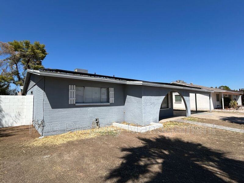 4434 W Altadena Ave - Photo 3 of 16