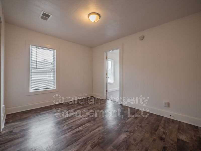 108 N Buchanan St #4 - Photo 2 of 11