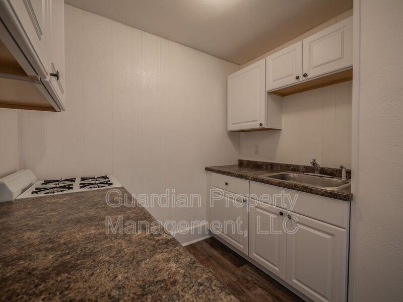 108 N Buchanan St #4 - Photo 4 of 11