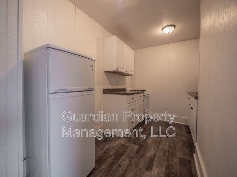 108 N Buchanan St #4 - Photo 5 of 11