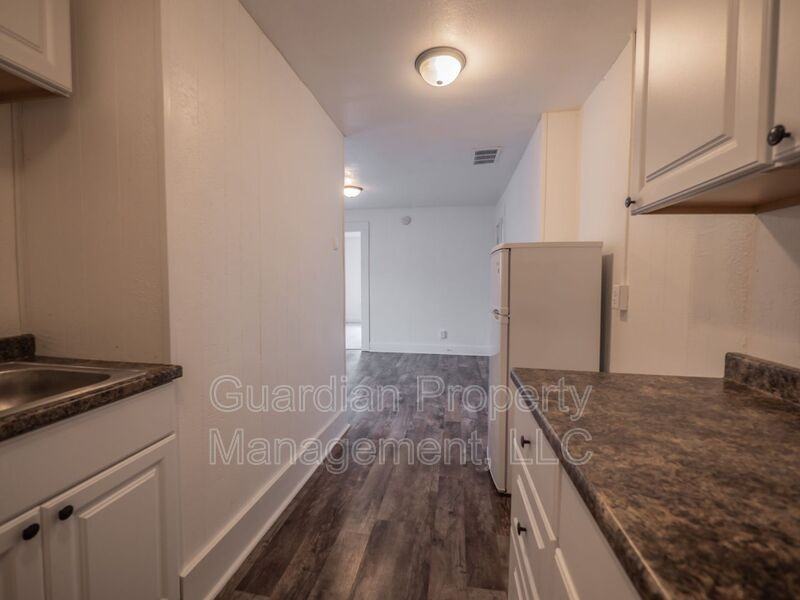 108 N Buchanan St #4 - Photo 6 of 11