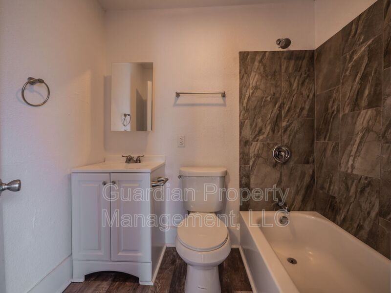 108 N Buchanan St #4 - Photo 7 of 11