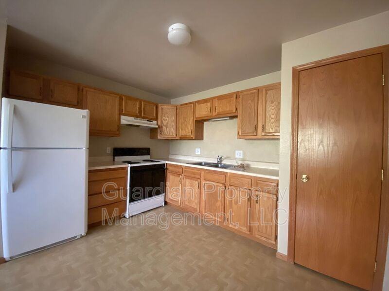 1001 N Buchanan St #8 - Photo 5 of 13