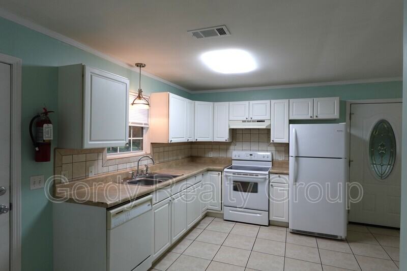 3145B Redbud Ln - Photo 2 of 6