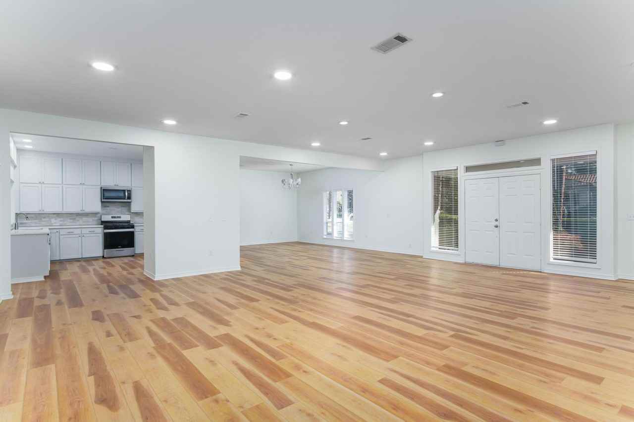 313 S 22nd Ave - Photo 3 of 26