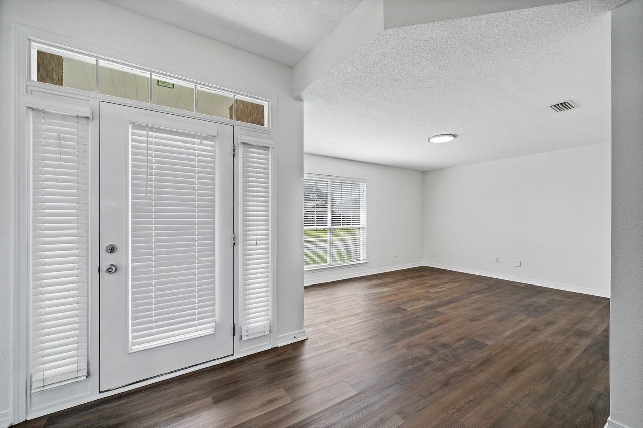 27794 Rileywood Dr - Photo 2 of 15