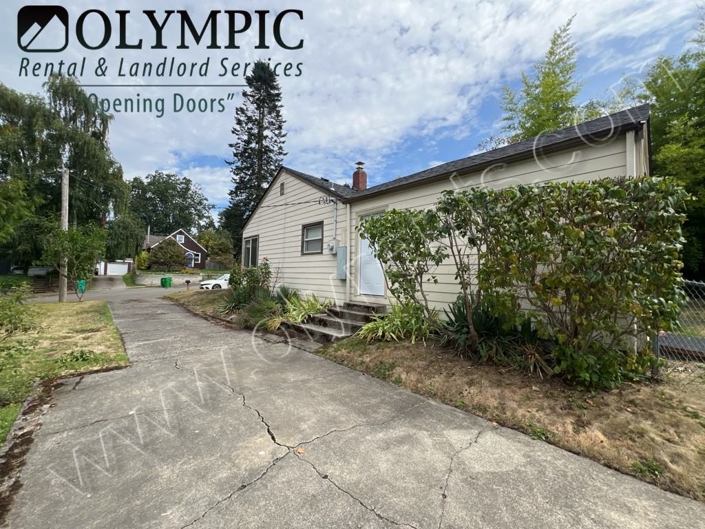 1323 7th Ave Se - Photo 3 of 22