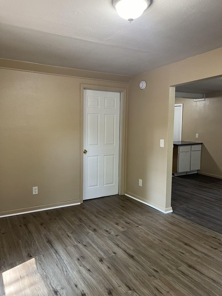 2129 Jarman St - Photo 2 of 14