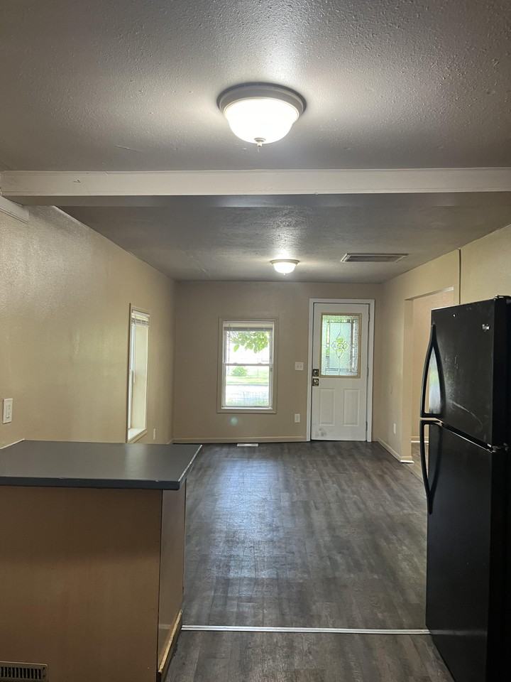 2129 Jarman St - Photo 5 of 14