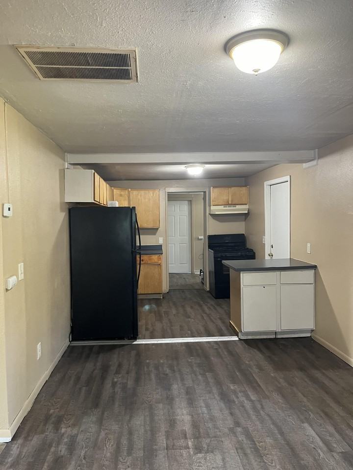2129 Jarman St - Photo 6 of 14