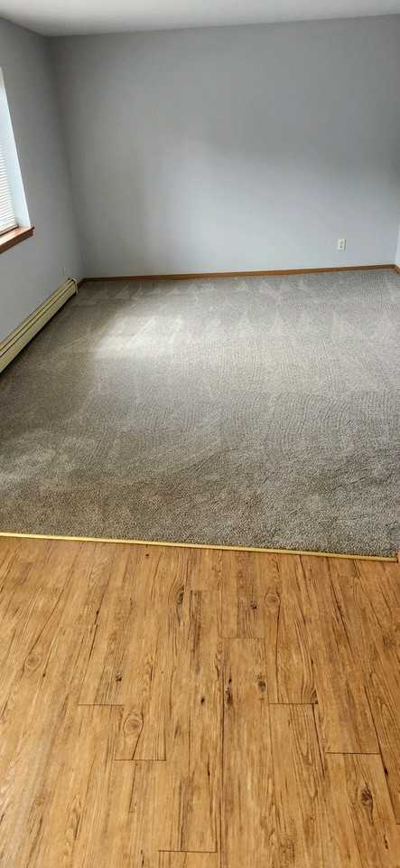 217 S Maple St Se - Photo 3 of 5