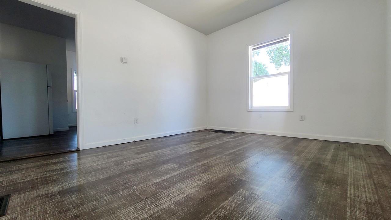 103 S Livingston St - Photo 2 of 9