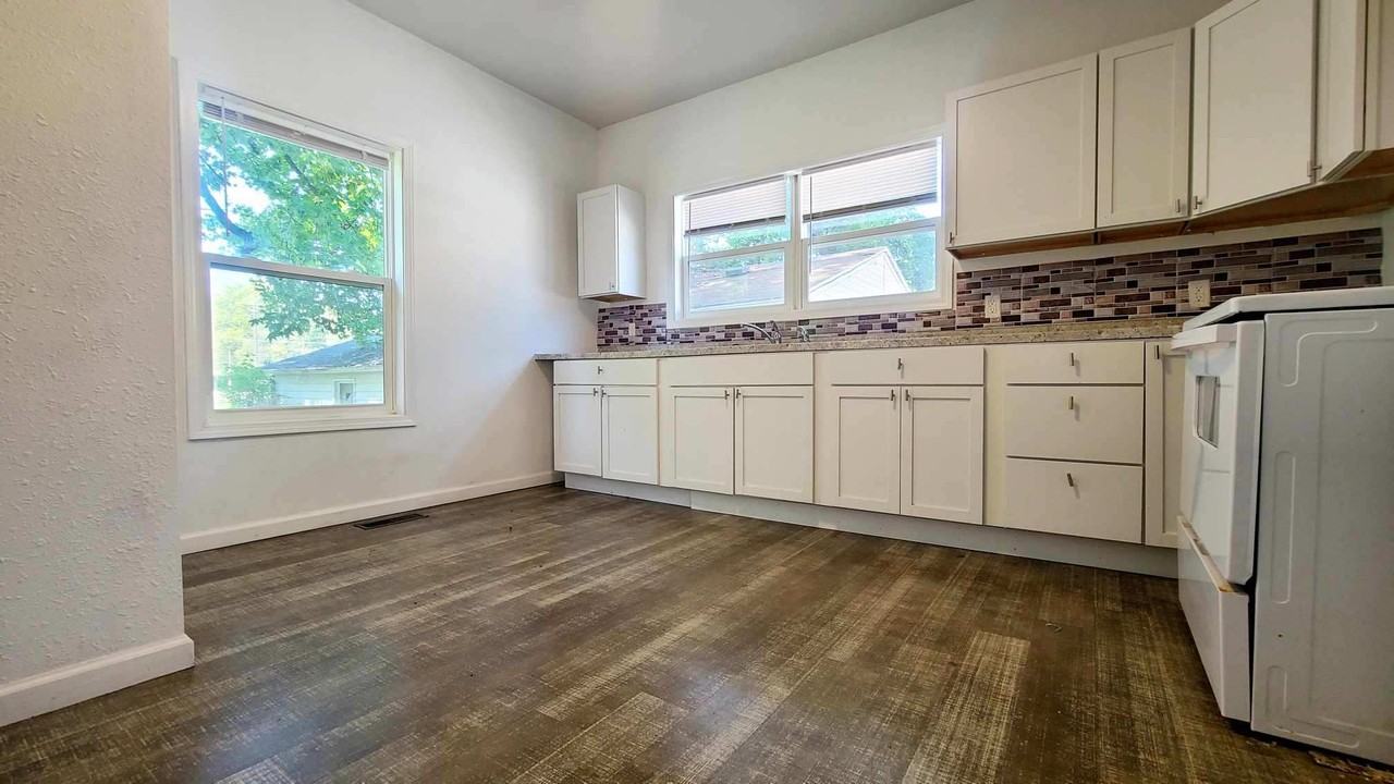 103 S Livingston St - Photo 3 of 9