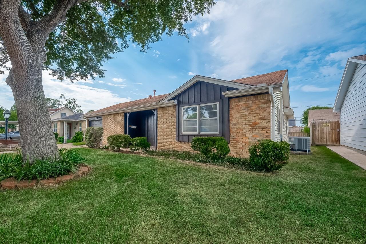 2703 Cypress St - Photo 2 of 27