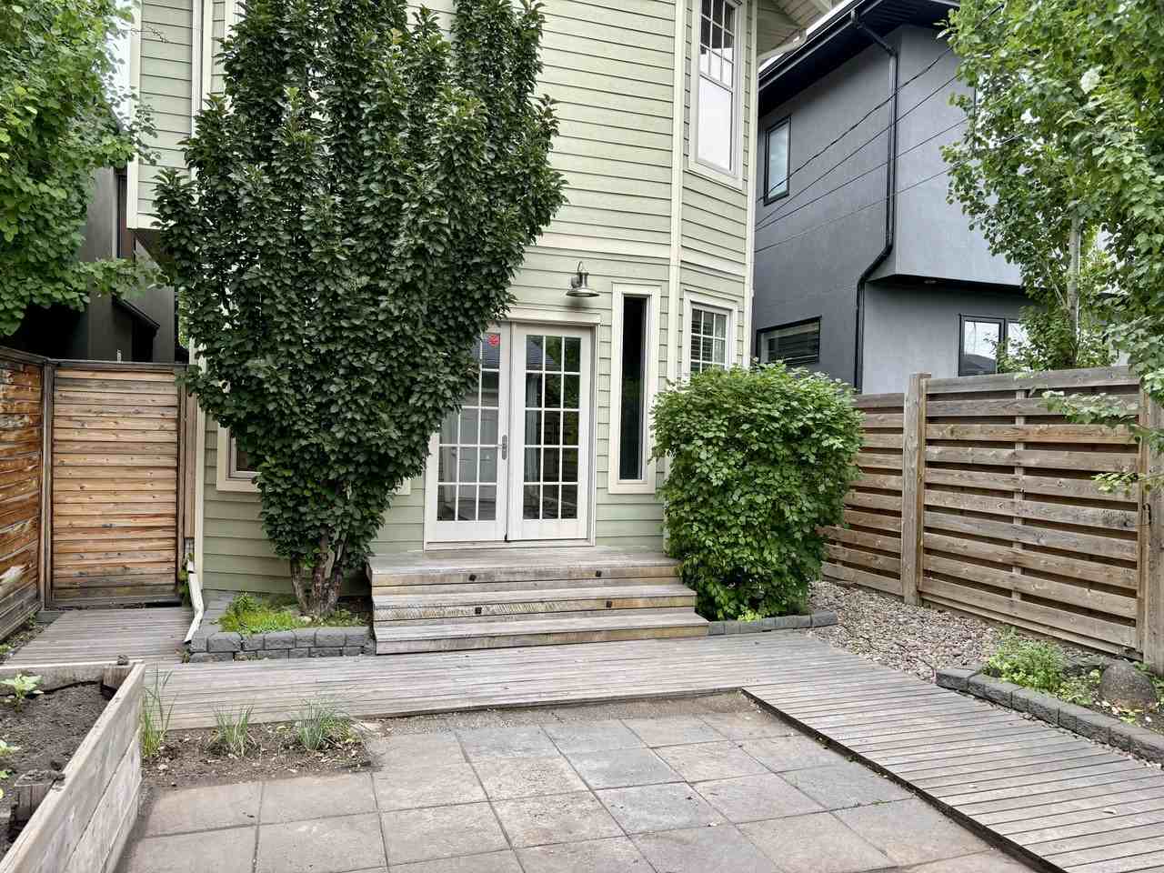 2635 26a St Sw - Photo 3 of 36