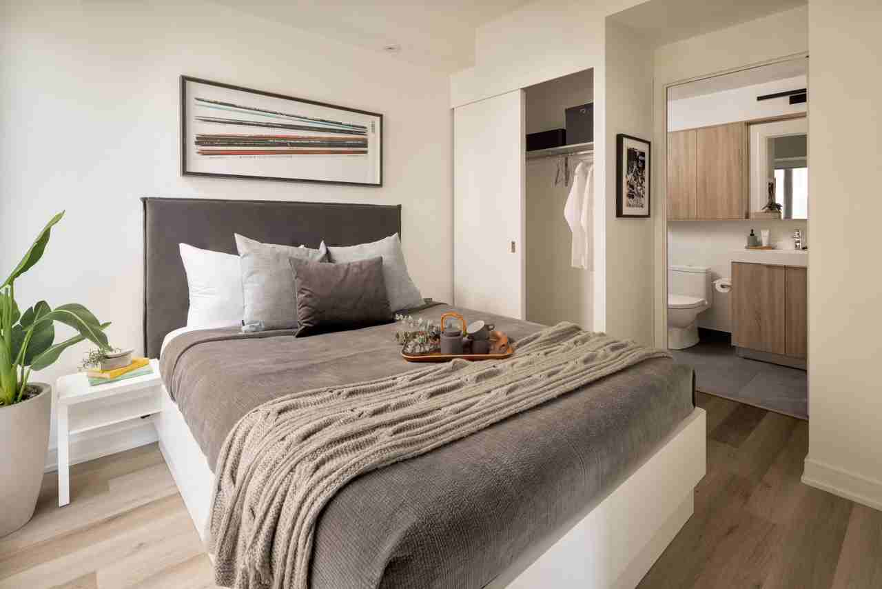 131 Mill St - Photo 3 of 18