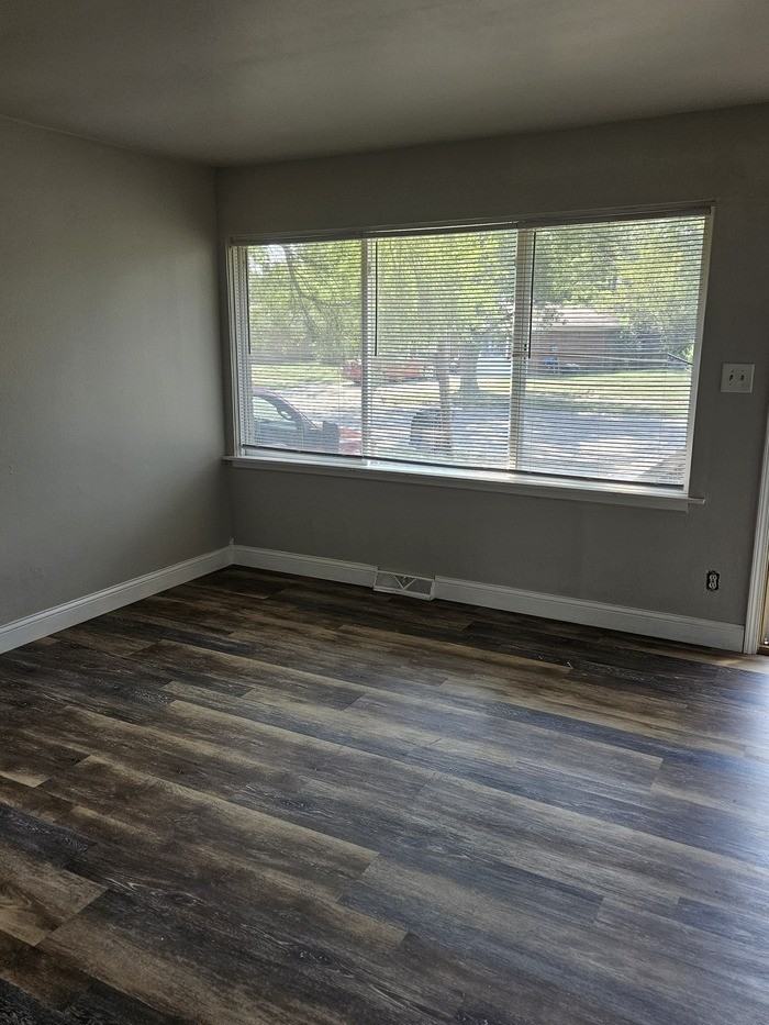 4432 E 6th Ave - Photo 3 of 18