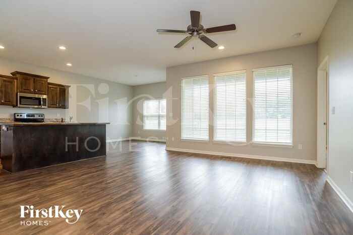 11005 Highview Rd - Photo 3 of 15